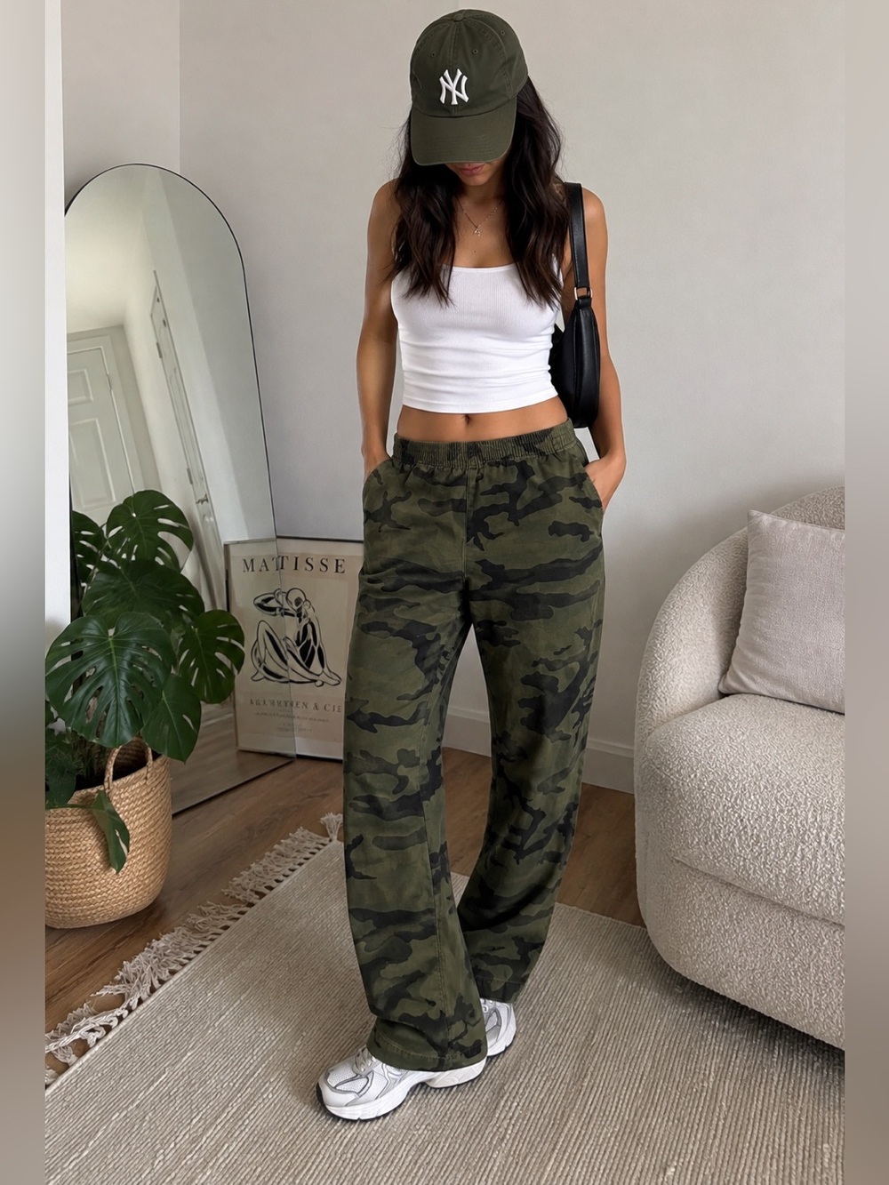 Aritzia TNA Camo Straight Leg Pants Green Size Small